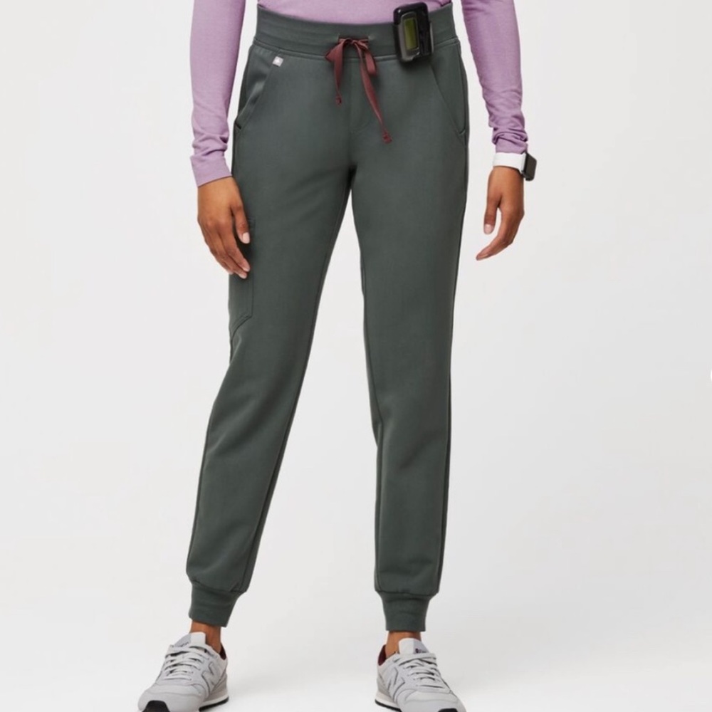 FIGS Zamora Jogger Scrub Pants Bonsai Medium Petite
